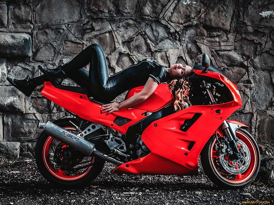 Beautiful girl Beautiful girls and motorcycles in Paranac