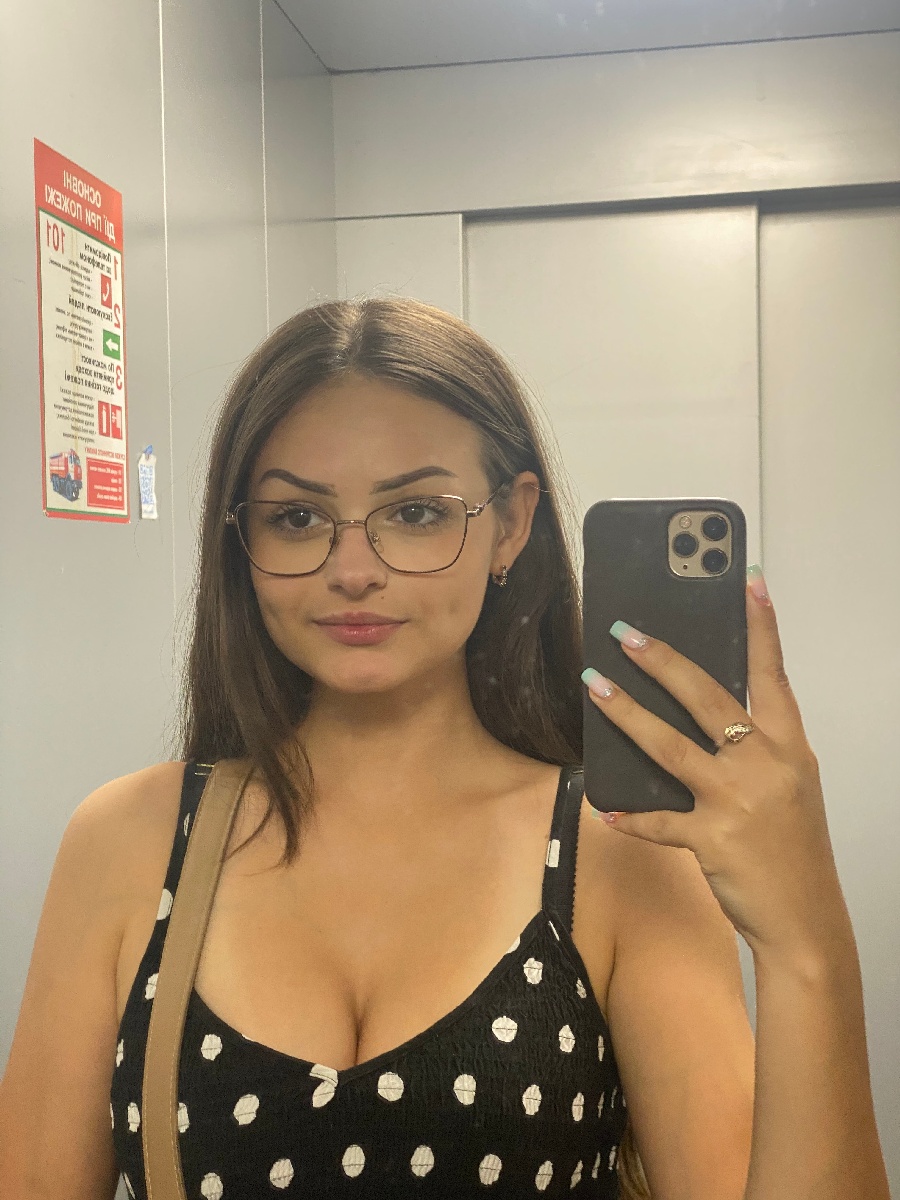 Sexy model Stacy in Paranac