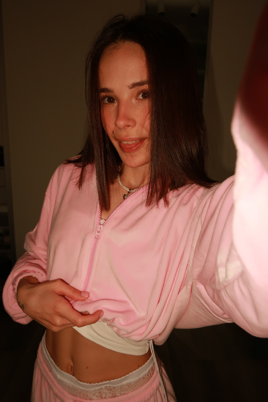 Tina brings the glow — live moments in Paranac